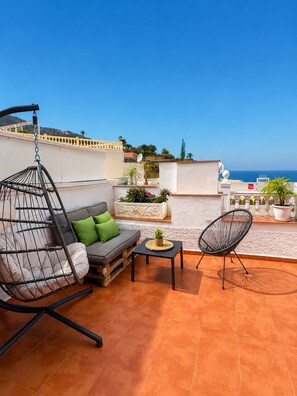 A rooftop terrace with a hanging chair, a sofa with cushions, a small table, and a chair. - La Casa del Sol ☀️ (Los Realejos)