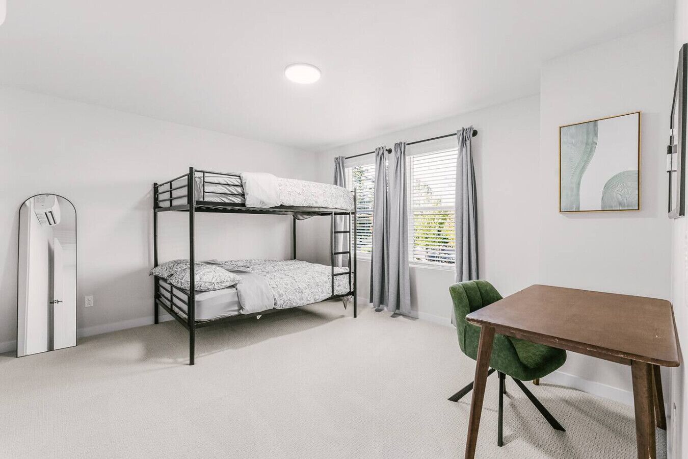 3 slaapkamers, een bureau, een strijkplank/strijkijzer, gratis wifi