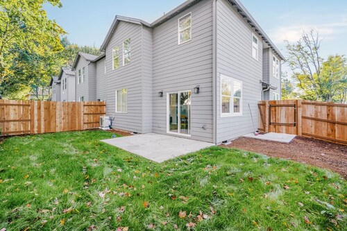 New Evergreen Home | Office | Full Kitchen | Yard