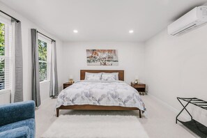 3 bedrooms, desk, iron/ironing board, free WiFi