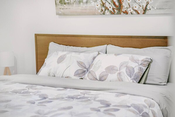 3 bedrooms, desk, iron/ironing board, free WiFi