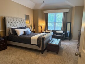 3 soverom, skrivebord, strykejern/-brett og internettilgang