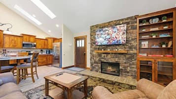 TV, fireplace
