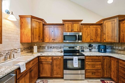 Ultimate Guesthouse•Curated Luxury with Lake+Kayak