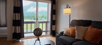 Loft View Apartment- 2 Bedrooms, 3 Beds & 1 Bath