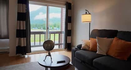 Loft View Apartment- 2 Bedrooms, 3 Beds & 1 Bath