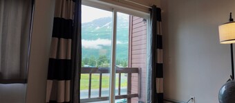 Loft View Apartment - 2 Bedrooms, 3 Beds & 1 Bath in Valdez 🏔️