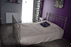 4 chambres, fer et planche à repasser, Wi-Fi, draps fournis