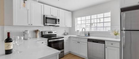 Microonde, forno, piano cottura, lavastoviglie