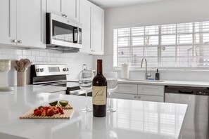 Mikroaaltouuni, uuni, liesi, astianpesukone