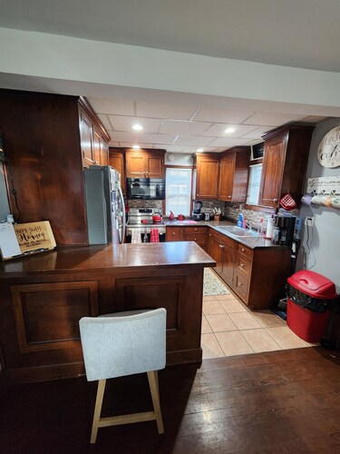 3-bedroom house in charming Lincoln Park with AC