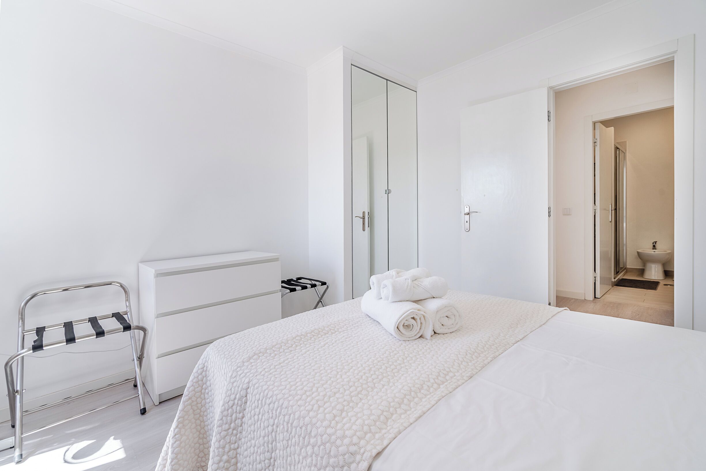 1 chambre, fer et planche à repasser, accès Internet