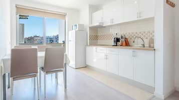 Micro-ondes, four, plaque de cuisson