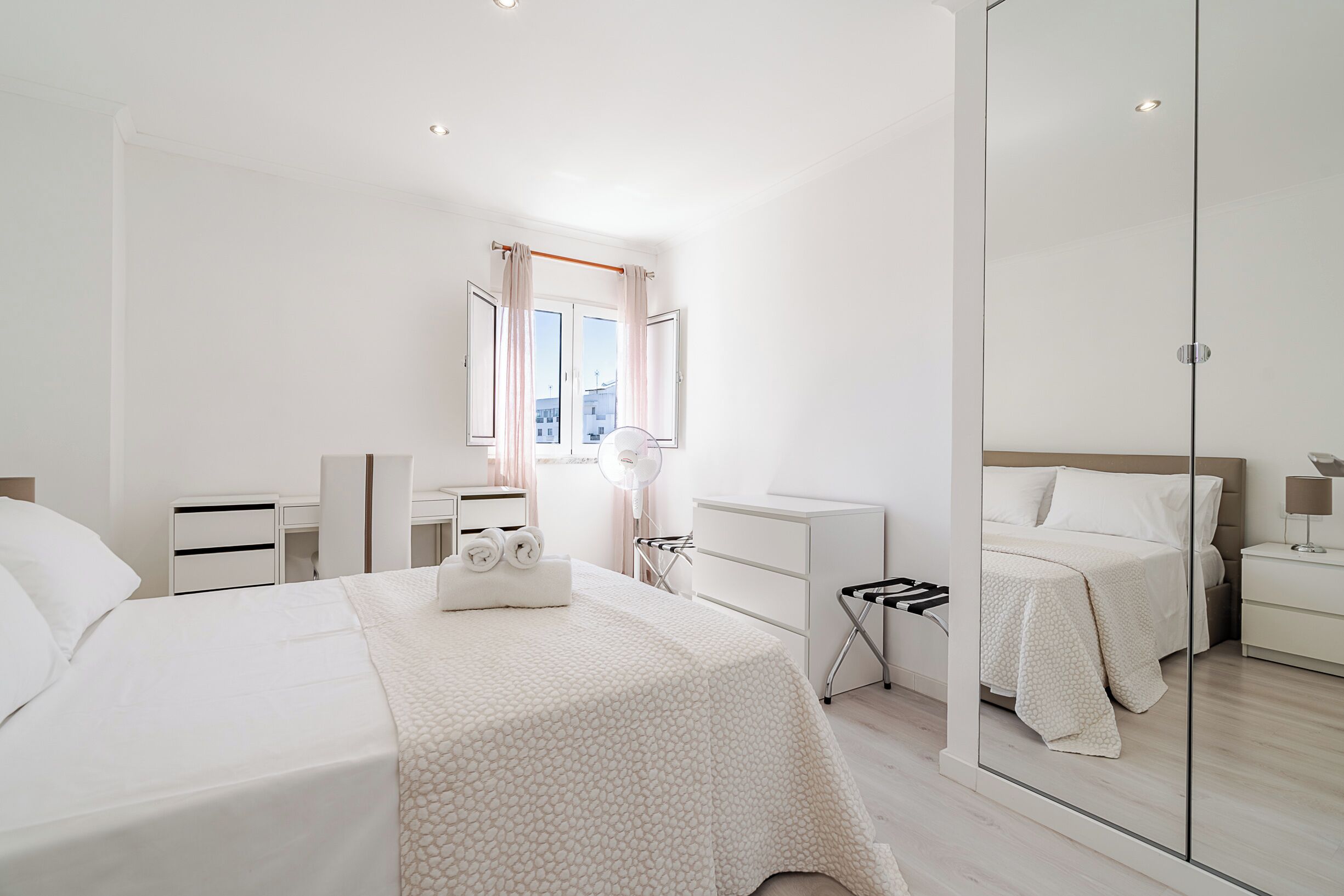 1 chambre, fer et planche à repasser, accès Internet