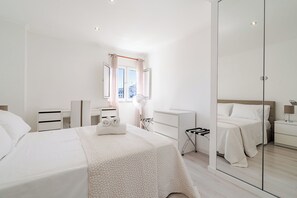 1 chambre, fer et planche à repasser, accès Internet