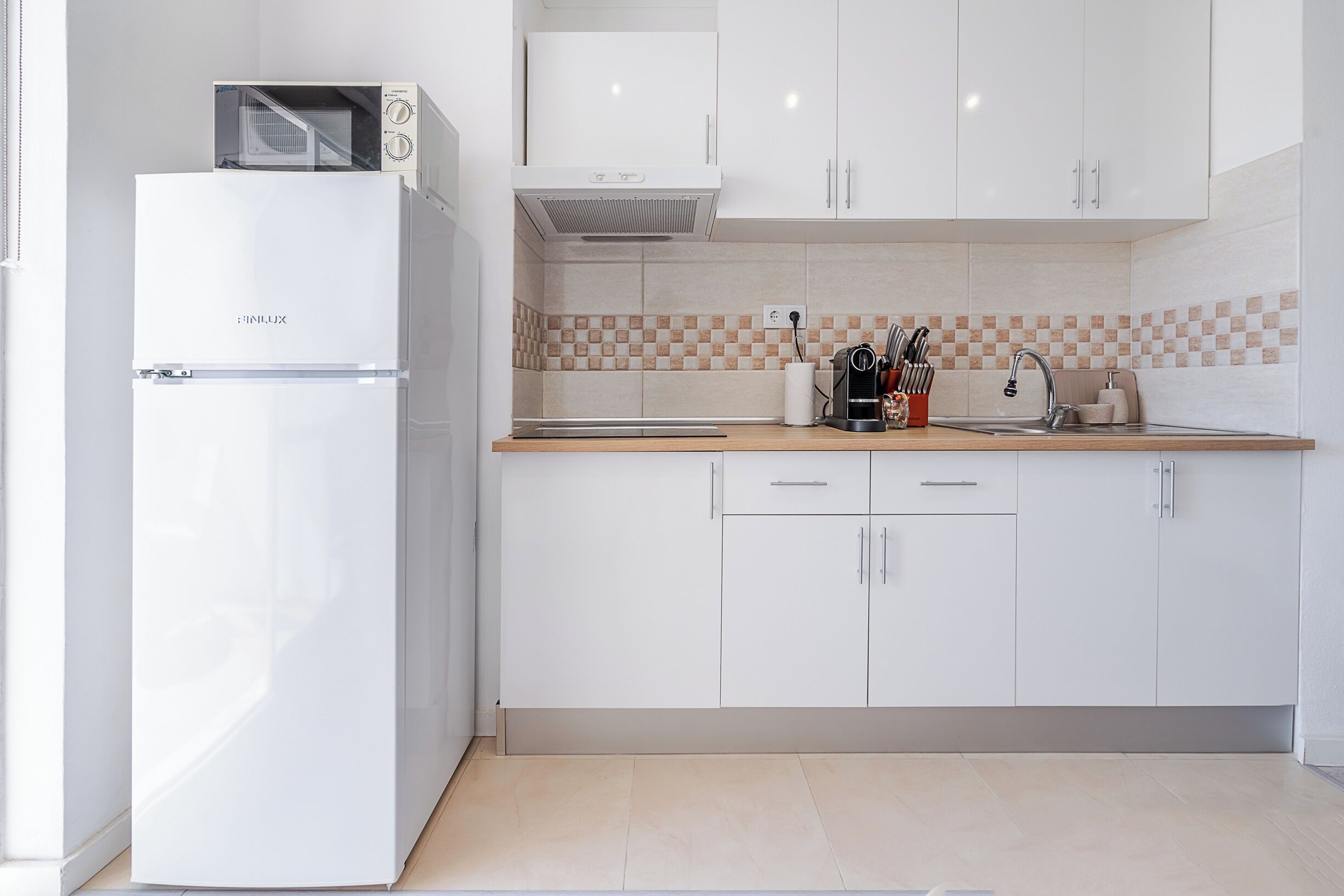 Micro-ondes, four, plaque de cuisson