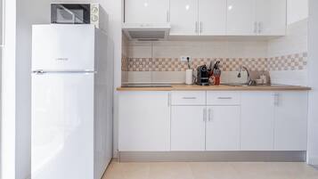 Micro-ondes, four, plaque de cuisson