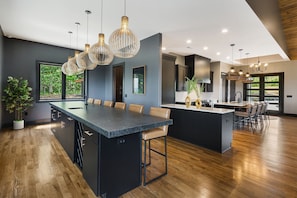 Dining - New 5-bedroom modern mountaintop home next to apple orchard near Hendersonville, (Zirconia)