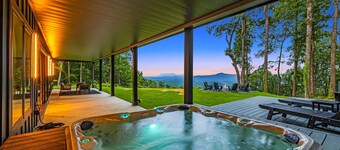 New 5-bedroom modern mountaintop home next to apple orchard near Hendersonville,