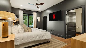 5 makuuhuonetta, silitysrauta/-lauta, vauvan matkasänky, internet