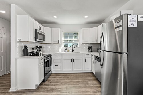 Houston Hideaway - Modern 1BR in Quiet Area