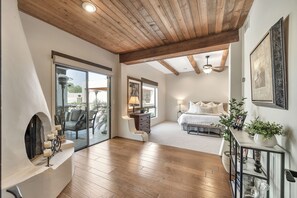 4 soverom, strykejern/-brett, internettilgang og sengetøy