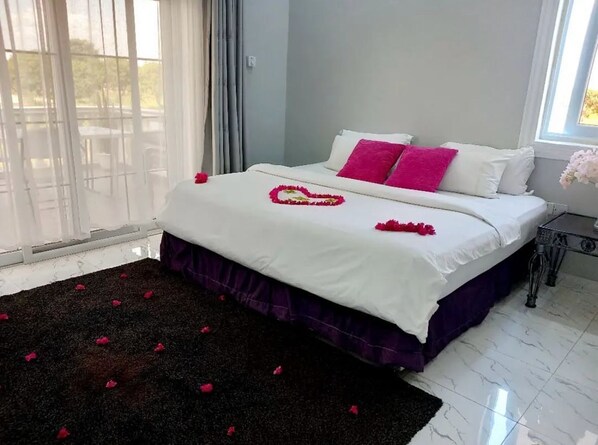 Kamar Double Deluks, pemandangan kolam renang | Meja kerja dan Wi-Fi gratis