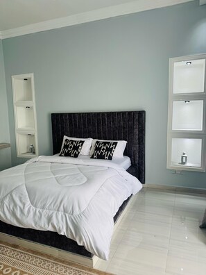 Schreibtisch, kostenloses WLAN, Bettwäsche