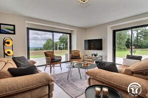 TV, ping pong, books