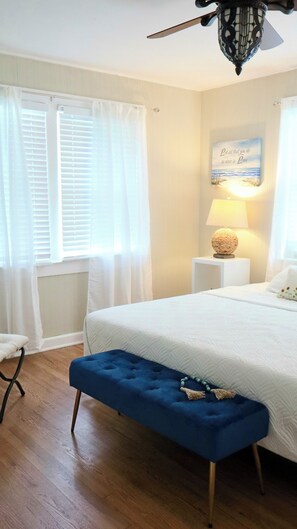 2 soverom, skrivebord, strykejern/-brett og wi-fi (inkludert)