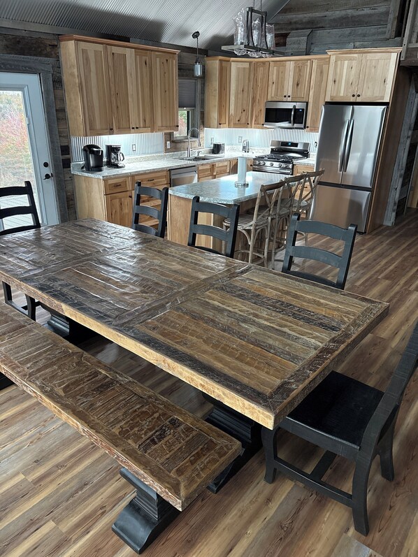 Fridge, microwave, oven, stovetop - Secluded with amazing view (Jackson)