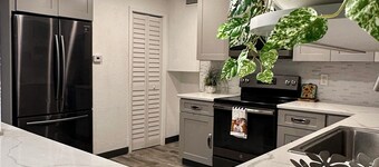 Sleek, Spacious & Central – Your Ideal Getaway