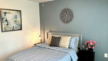 Iron/ironing board, free WiFi, bed sheets