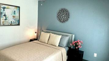 Silitysrauta/-lauta, ilmainen Wi-Fi, vuodevaatteet