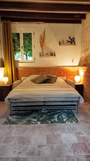 4 bedrooms, bed sheets