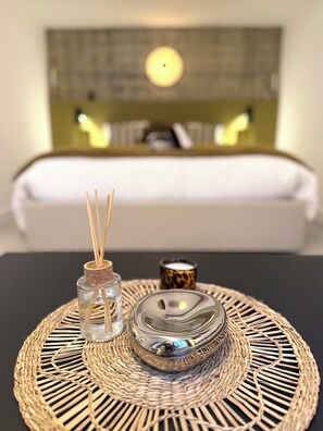 1 habitación, escritorio, tabla de planchar con plancha y wifi gratis 