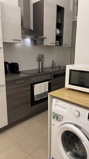 ميكروويف، فرن، موقد طهي مسطح، غسالة أطباق