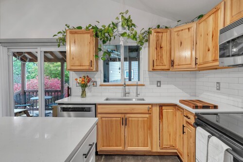  Peaceful Longmont Retreat Near Parks, Hospitals & Lake Macintosh