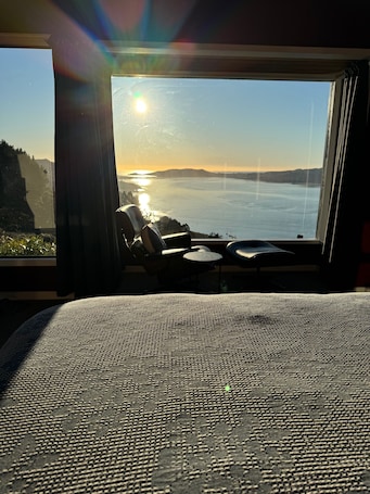 Spa. Stunning sunrises over Taiaroa Head