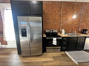 Microondas, horno, parrilla de estufa y lavavajillas