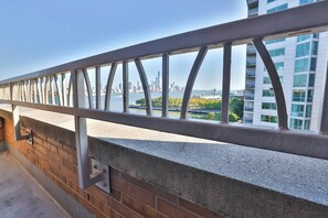 Property grounds - Hudson River Waterfront 2-bedroom apartment w/ sweeping NYC views in Hoboken NJ (Hoboken)