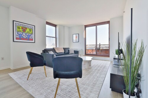Hudson River Waterfront 2-bedroom apartment w/ sweeping NYC views in Hoboken NJ