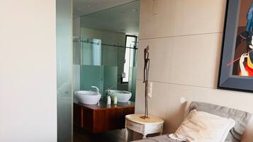 4 間睡房、熨斗/熨衫板、Wi-Fi、床單