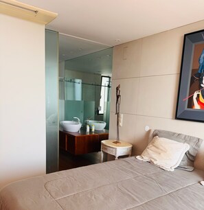 4 makuuhuonetta, silitysrauta/-lauta, Wi-Fi, vuodevaatteet