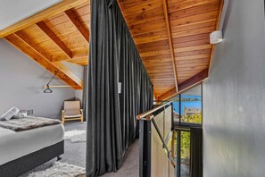 3 عدّة غرف نوم ومكواة/لوح كي وواي فاي وملاءات أسرّة