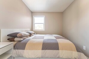 2 slaapkamers, een strijkplank/strijkijzer, gratis wifi, beddengoed