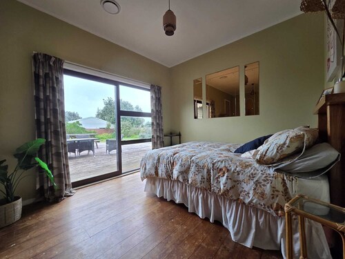 Our family bach at ōpunakē, pets and big whānau welcome