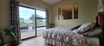 Our family bach at ōpunakē, pets and big whānau welcome