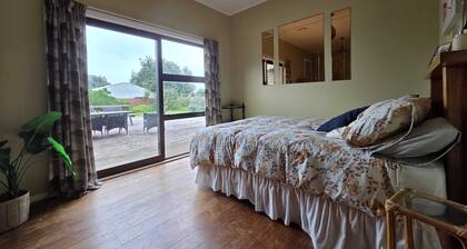 Our family bach at ōpunakē, pets and big whānau welcome