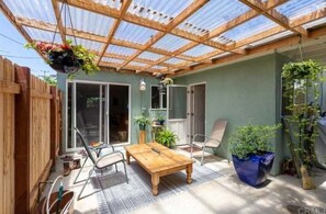 Terrace/patio - Private Bedroom in Peaceful Beach House in Encinitas (Encinitas)